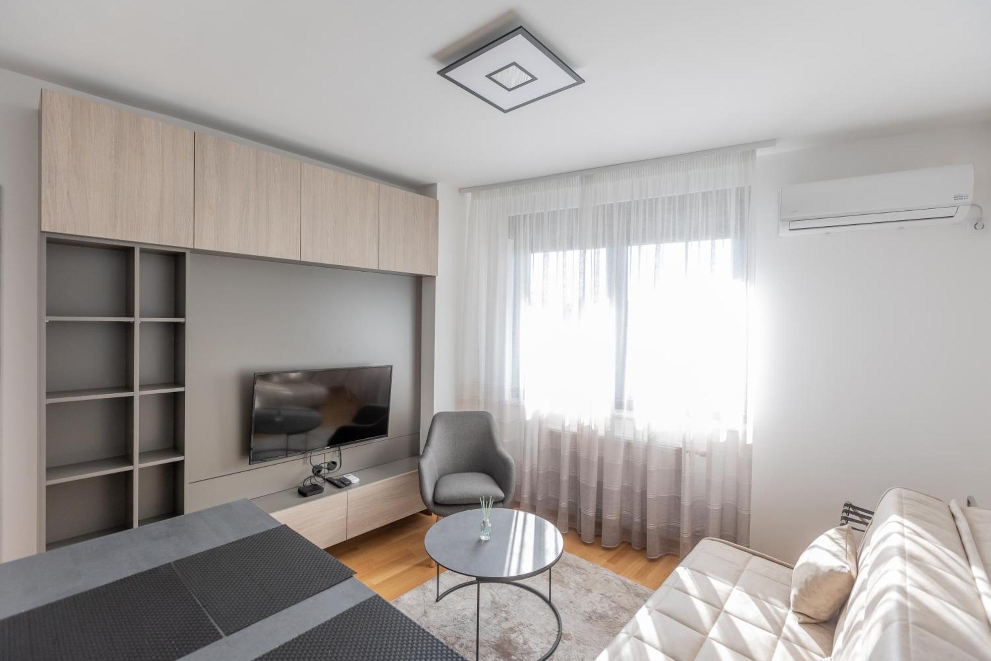 Kame Apartment *