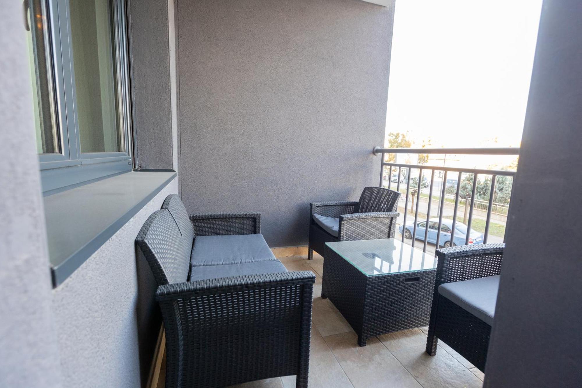 Kame Apartment *