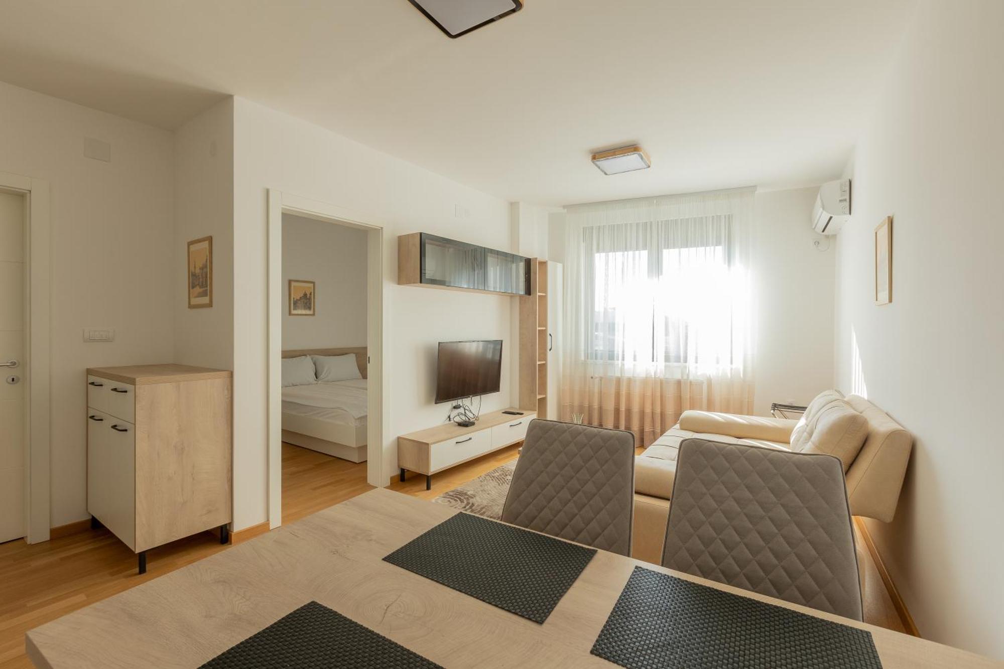 Kame Apartment *